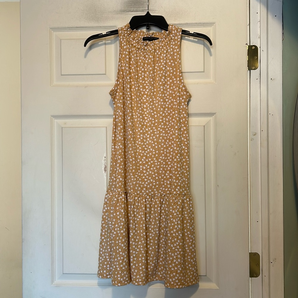 Banana Republic Gold and White Sleeveless Flounce Shift Dress Size XS